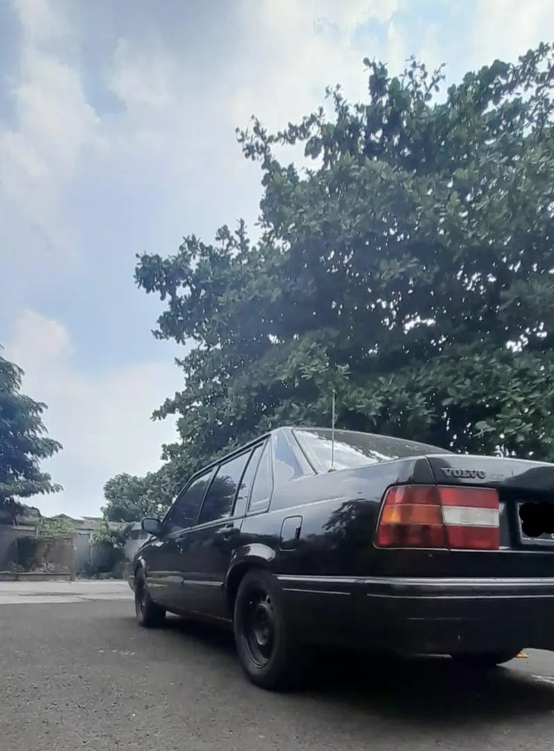 Volvo 960 (1995). (OLX)