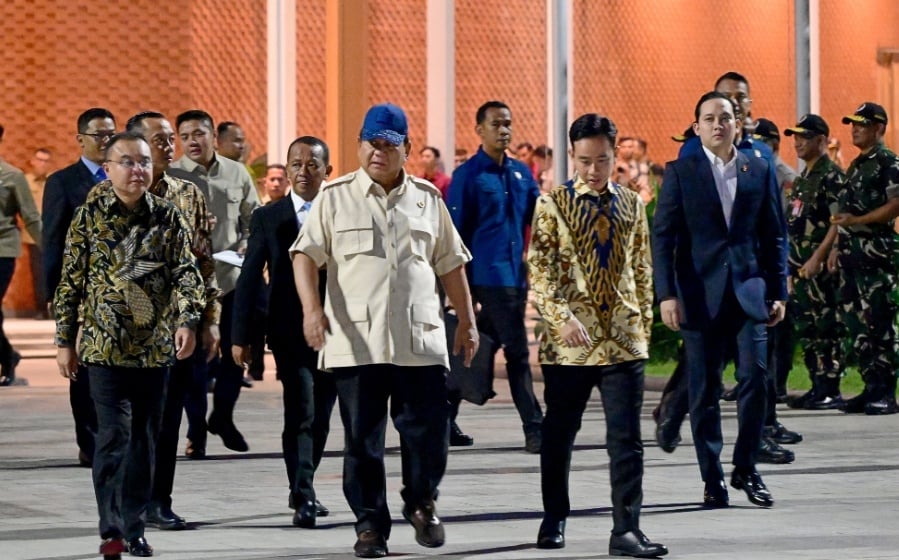 Presiden Prabowo Subianto saat hendak bertolak ke Singapura, Minggu (15/6/2025). (Ist)