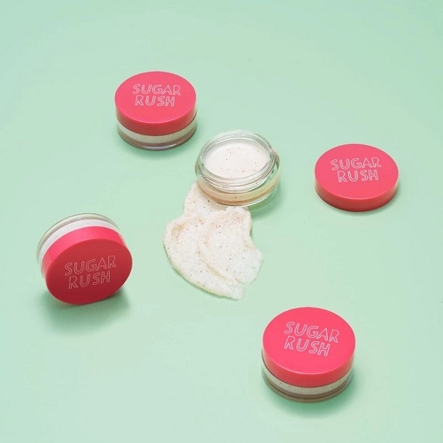 Lip scrub lokal.