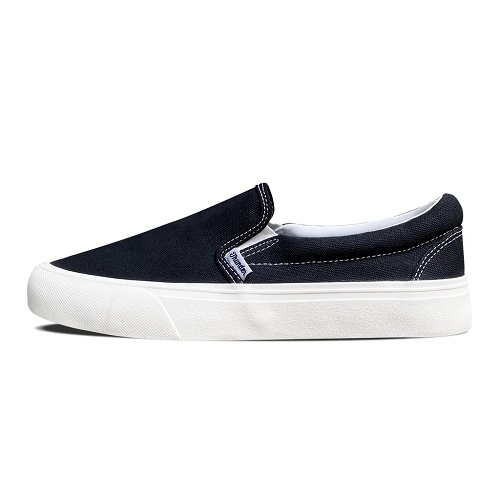 Sepatu lokal mirip Vans Classic Slip-On.