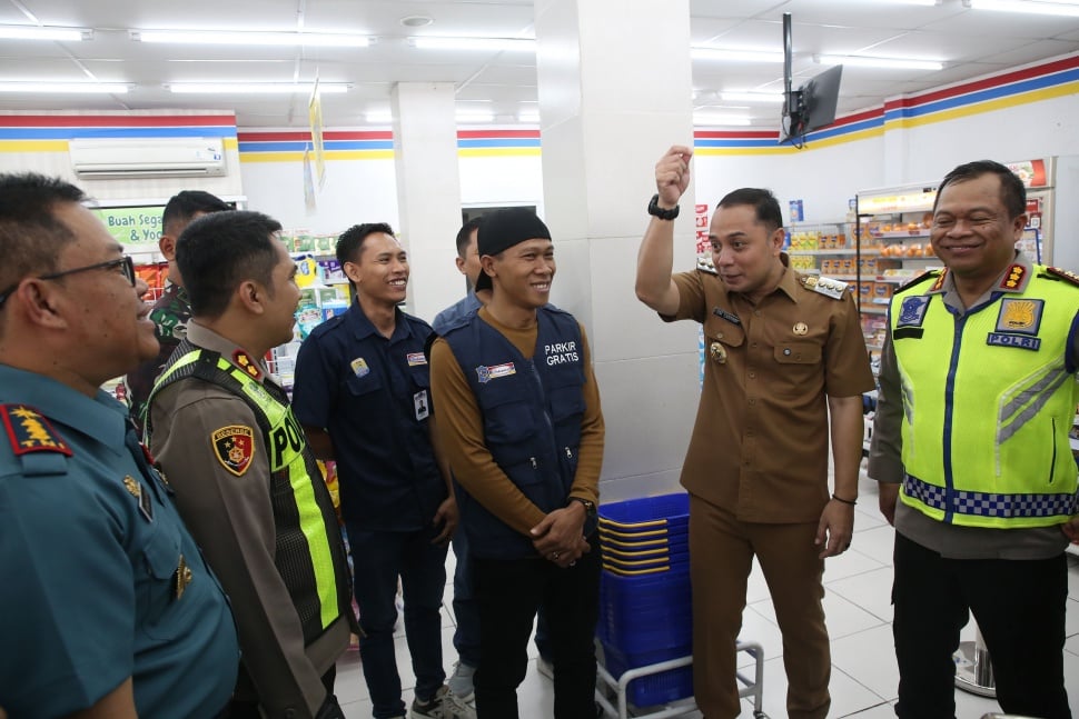 Walikota Surabaya, Eri Cahyadi sidak parkir toko modern 11. (Dok: Pemkot Surabaya)