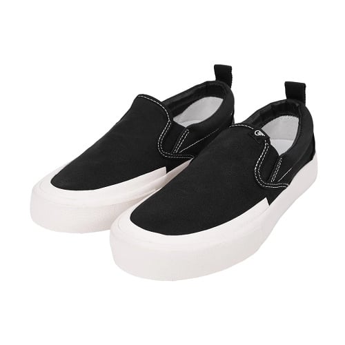Sepatu lokal mirip Vans Classic Slip-On.