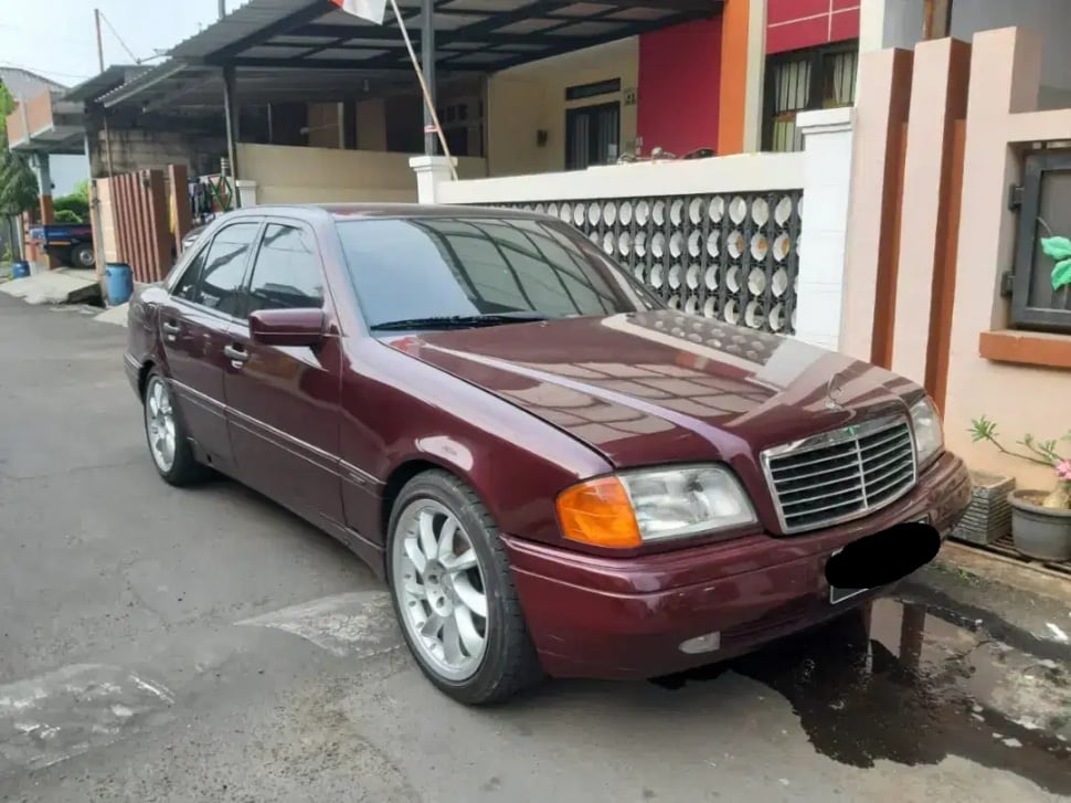 Mercedes Benz C Class (1997). (OLX)