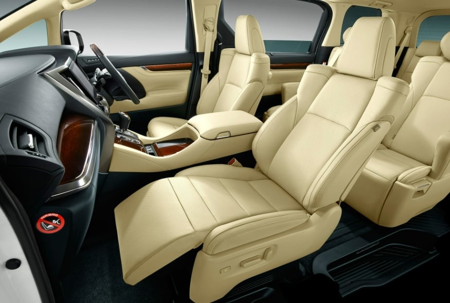 Interior Toyota Alphard 2015. (Toyota)