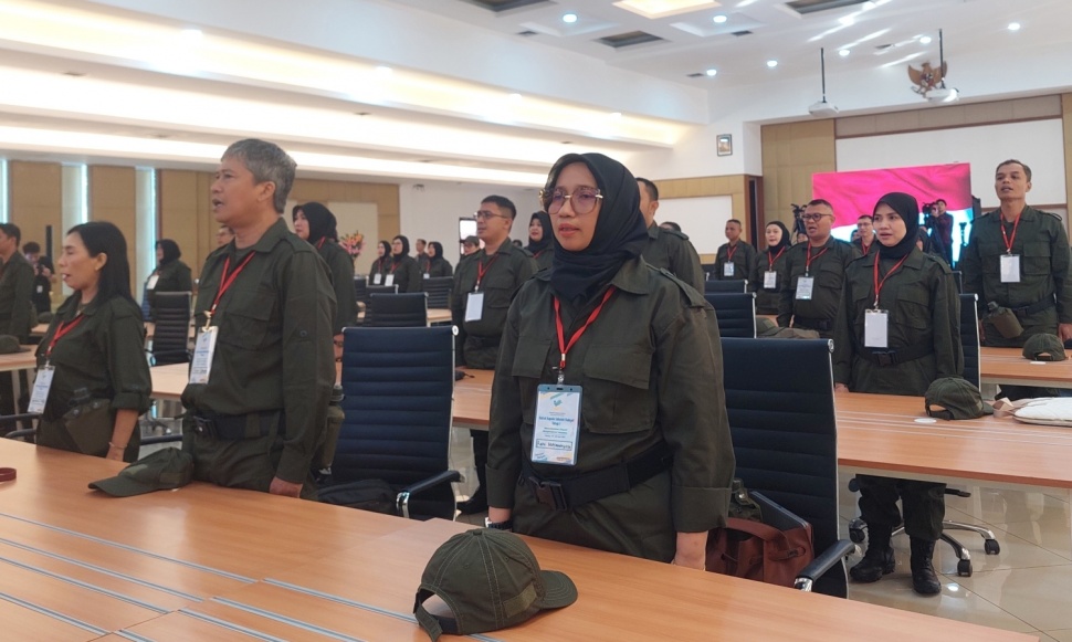 Calon Kepala Sekolah Rakyat mengikuti retret di Gedung Pusdiklat Kesejahteraan Sosial Marga Guna, Jakarta Selatan, Selasa 17 Juni 2025. Retret tersebut diisi materi dari TNI-Polisi. [Suara.com/Lilis]
