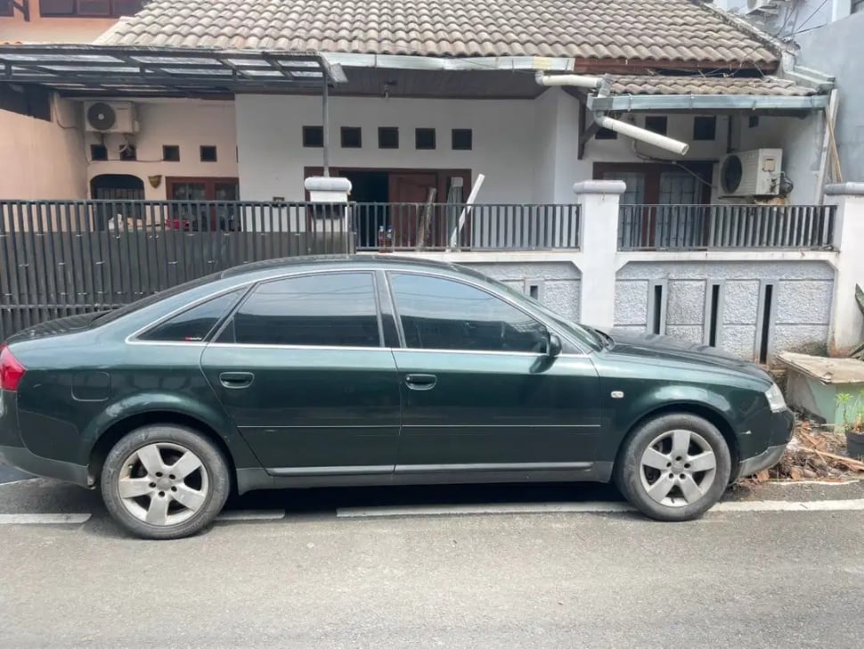Audi A6 (2002). (OLX)