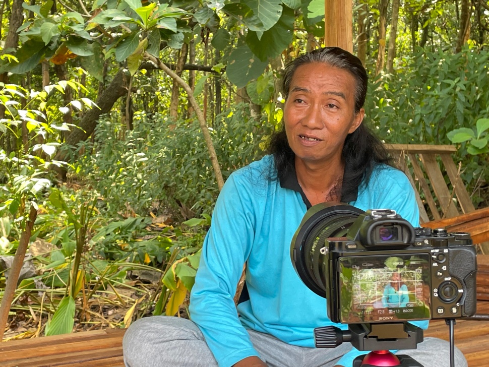 Eko Maryanto, Ketua Yayasan Rebo Ijo, saat berada di Dusun Tegalsari, Desa Wonosari, Kecamatan Pegandon, Kabupaten Kendal, Jawa Tengah.(Suara.com/Rendy Adrikni Sadikin)