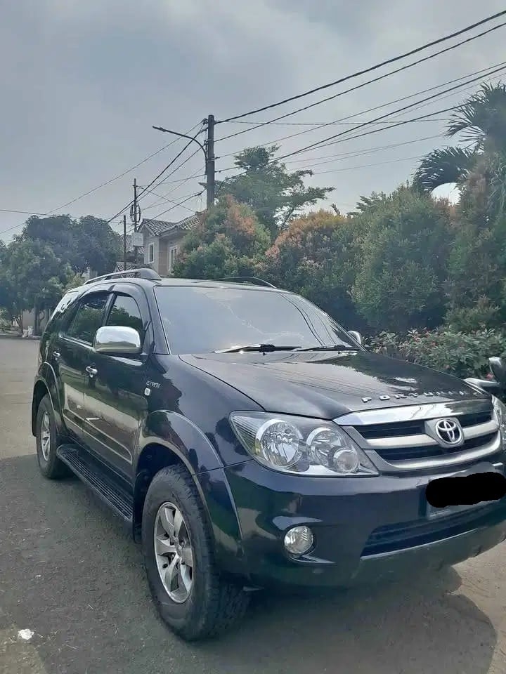 Toyota Fortuner 2.7 TRD (2006). (OLX)