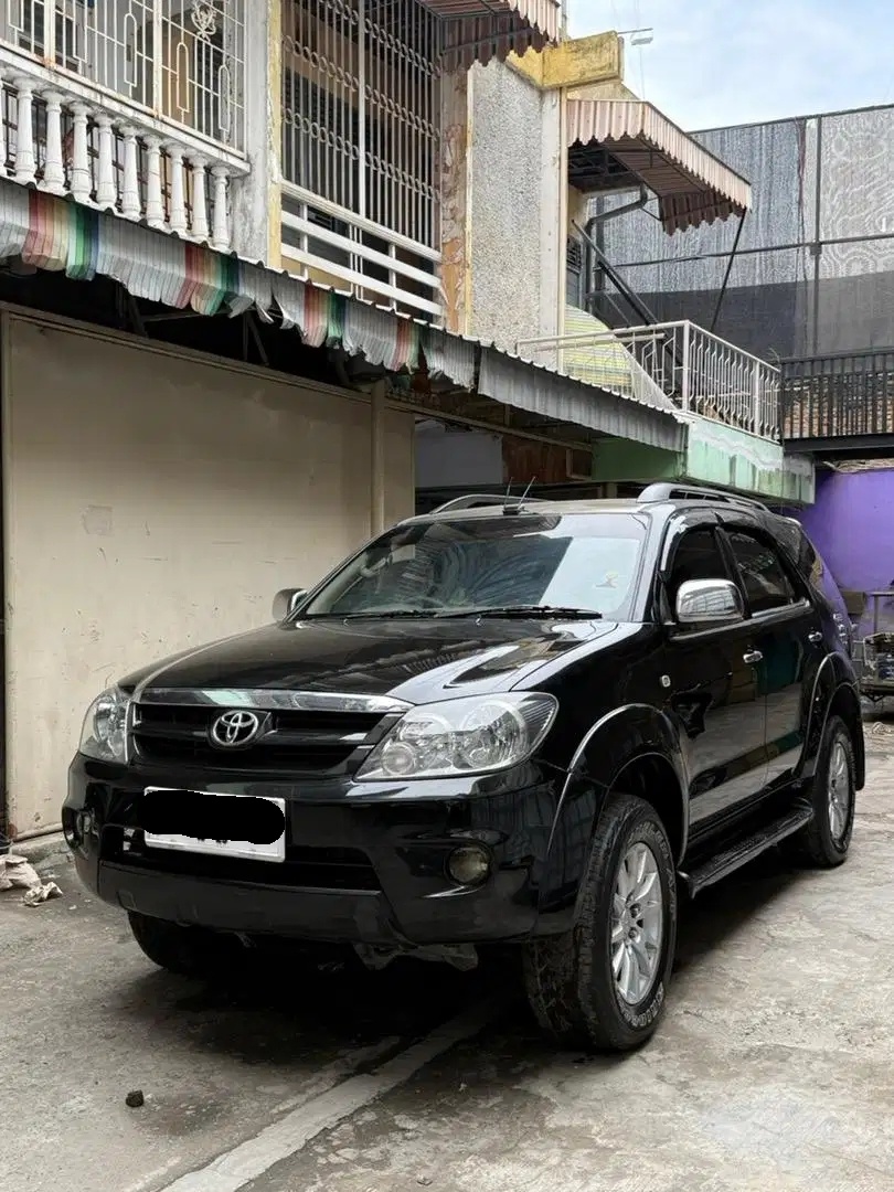 Toyota Fortuner 2.7 G (2005). (OLX)