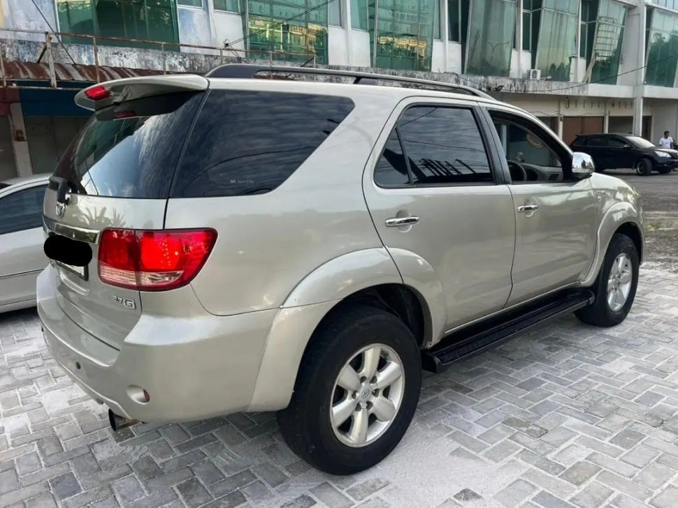 Toyota Fortuner 2.7 4x2 SRZ TRD (2008). (OLX)