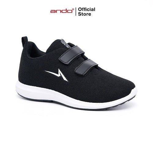 Sepatu sekolah hitam.