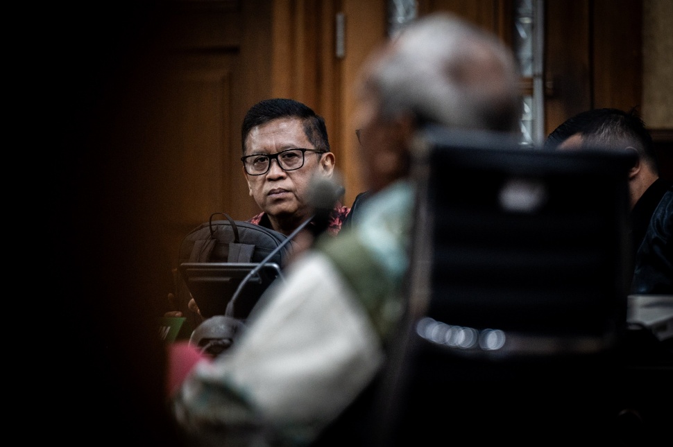 Hasto Gunakan AI untuk Pledoi di Sidang: Terobosan Hukum atau Ancaman Keadilan?