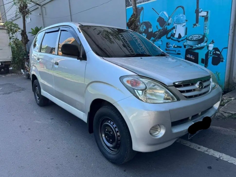 Daihatsu Xenia (2005). (OLX)