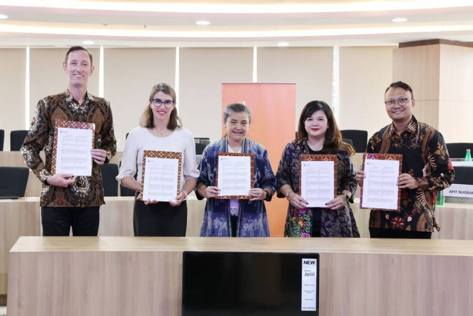 Keenam organisasi tersebut adalah Climateworks Centre, Centre for Policy Development (CPD), Institute for Essential Services Reform (IESR), International Institute for Sustainable Development (IISD), Indonesia Research Institute for Decarbonization (IRID), dan Purnomo Yusgiantoro Center (PYC).