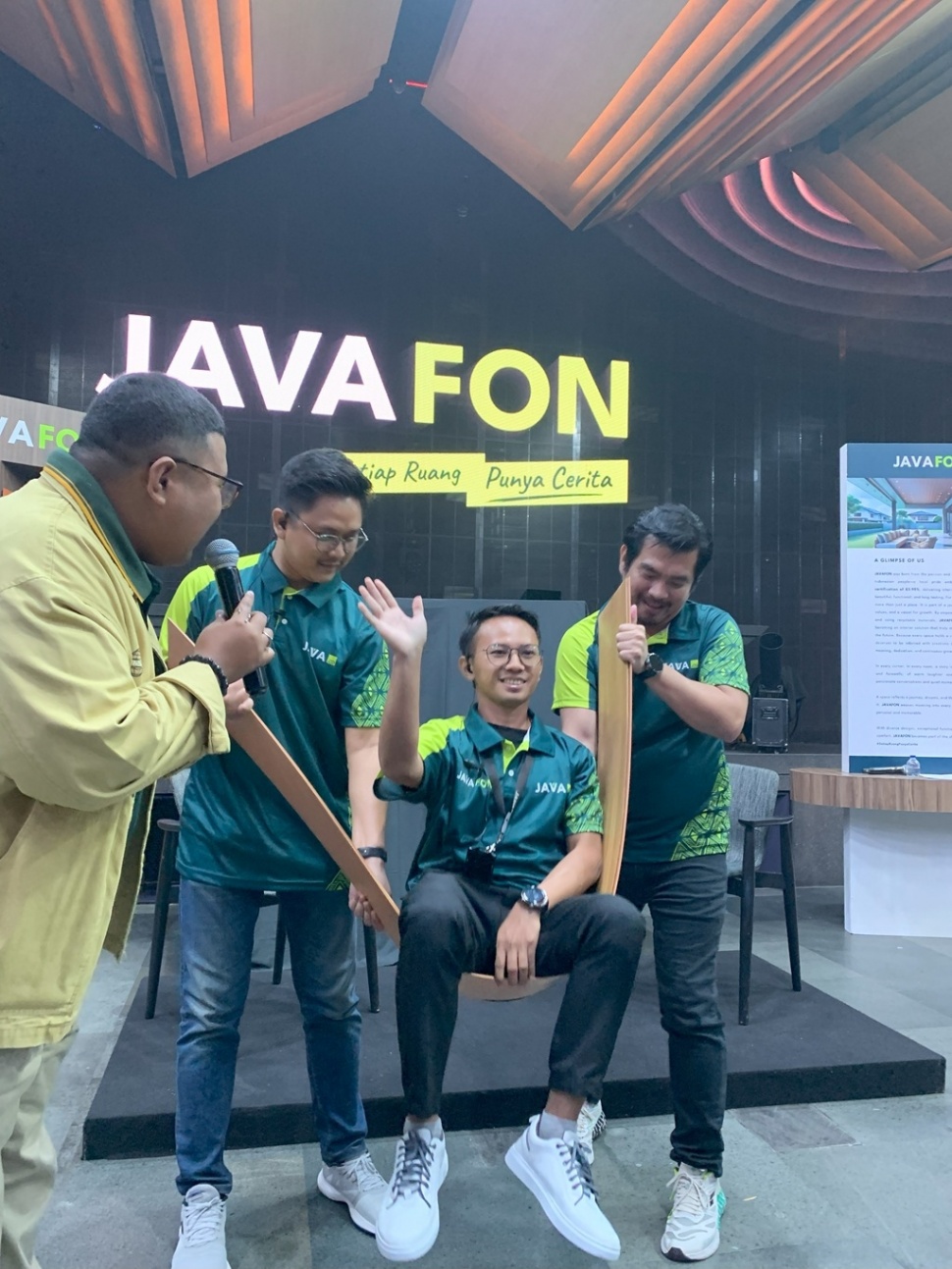 Demo bukti ketahanan produk. (Suara.com/Sifra Kezia)