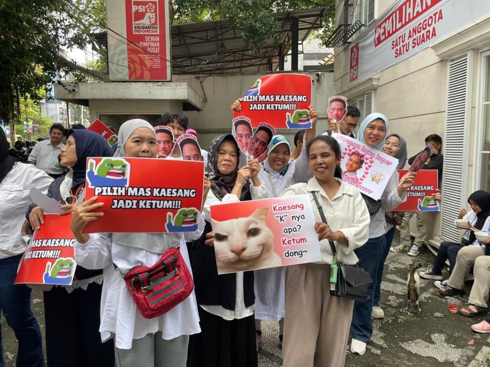 Kaesang Pangarep mencalonkan diri untuk kembali maju menjadi calon ketua umum Partai Solidaritas Indonesia. Ia datang langsung mendaftar ke Basecamp DPP PSI di Tanah Abang, Jakarta Pusat, Sabtu (21/6/2025). [Suara.com/Yaumal]