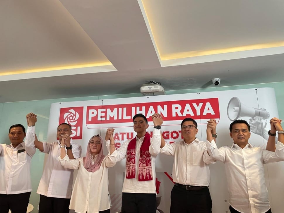 Kaesang Pangarep mencalonkan diri untuk kembali maju menjadi calon ketua umum Partai Solidaritas Indonesia. Ia datang langsung mendaftar ke Basecamp DPP PSI di Tanah Abang, Jakarta Pusat, Sabtu (21/6/2025). [Suara.com/Yaumal]
