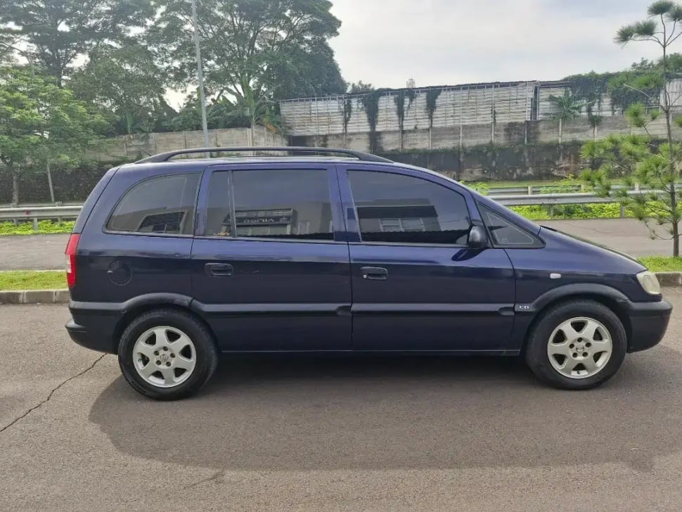 Chevrolet Zafira (2004). (OLX)