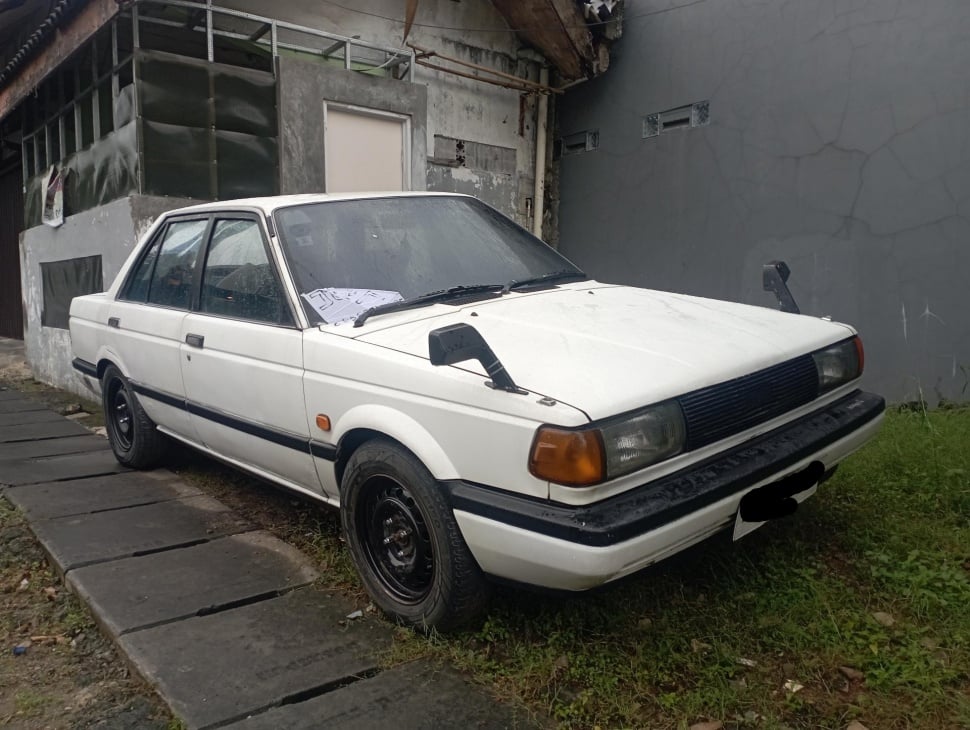 Nissan Sunny (1995). (OLX)