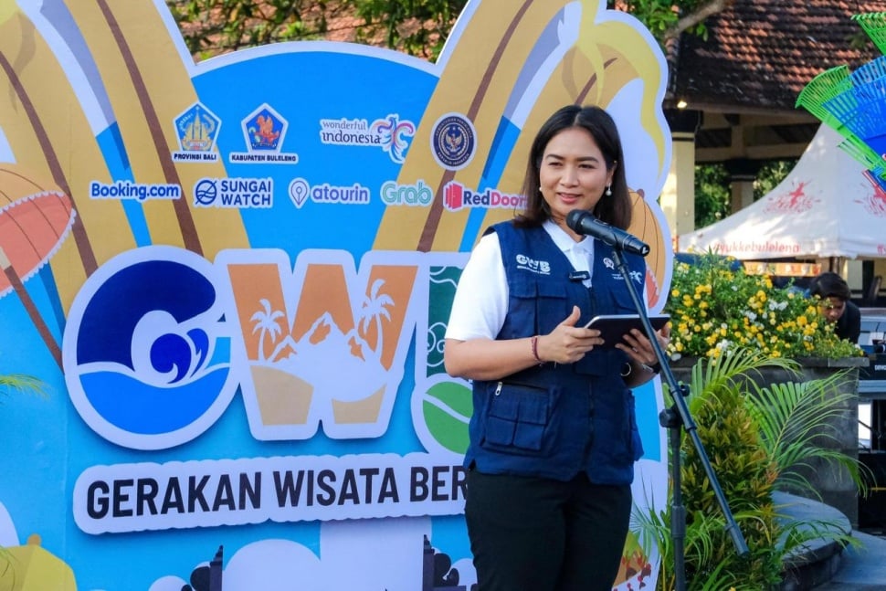 Wakil Menteri Pariwisata Ni Luh Puspa dalam "Gerakan Wisata Bersih (GWB)" di Pantai Lovina, Buleleng, Bali,Minggu, (22/06/2025). (Dok. Kemenpar)