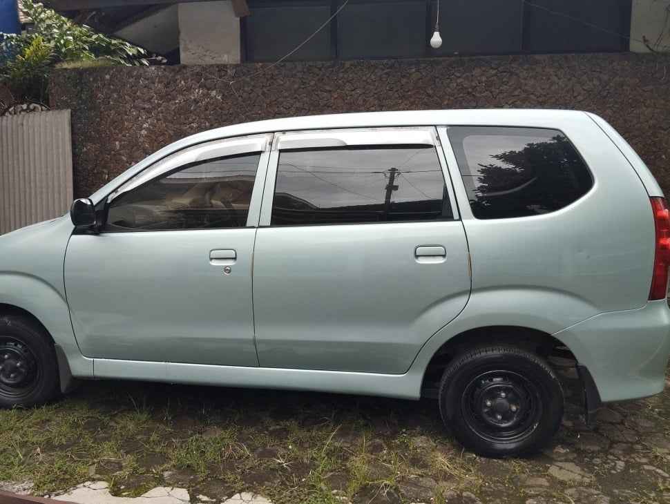 Daihatsu Xenia (2007). (OLX)