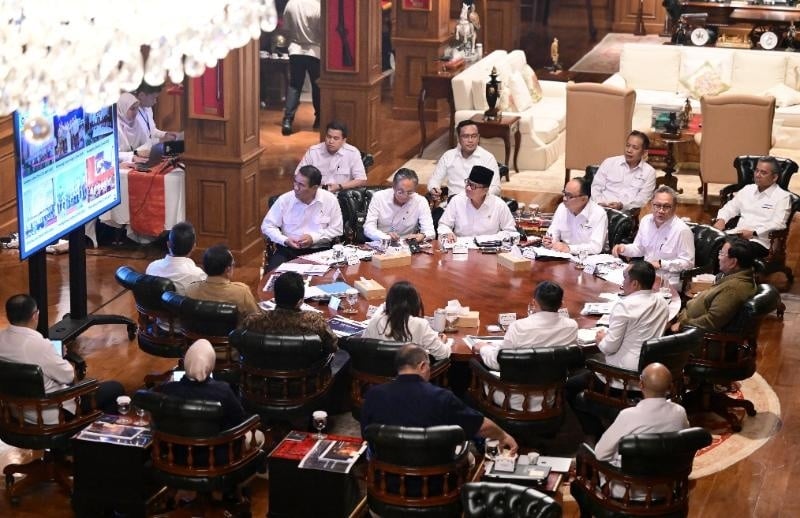 Presiden Prabowo menunjuk Zulkifli Hasan (Zulhas) sebagai Ketua Satgas Koperasi Merah Putih. (Foto: Biro Pers Sekretariat Presiden)