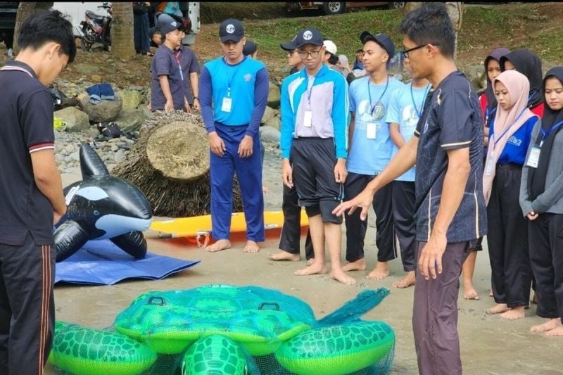 Dari Pantai Mutiara, Pelajar Muda Trenggalek Jadi Penjaga Laut Masa Depan. Dok ANTARA/HO - Yayasan Blue SEED Indonesia