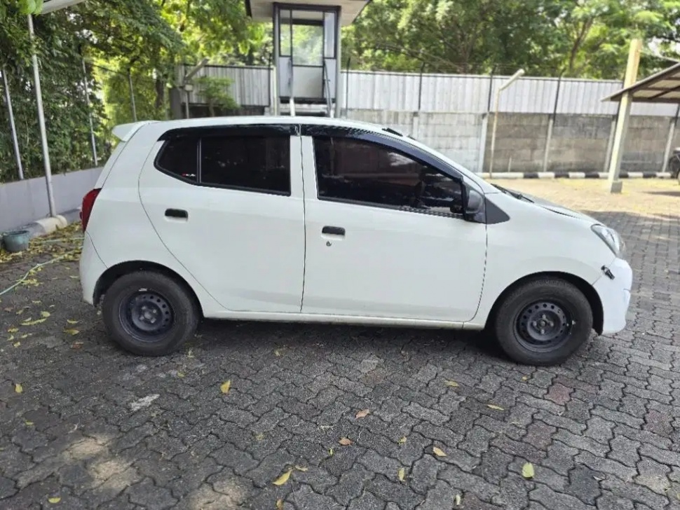 Daihatsu Ayla (2017). (OLX)