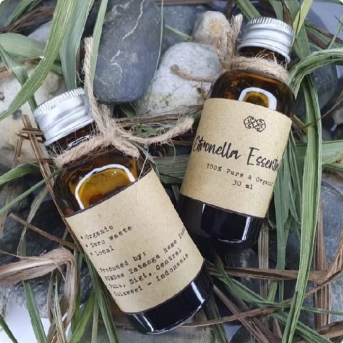 Essential oil Citronella. (Dok. Mercy Corps)