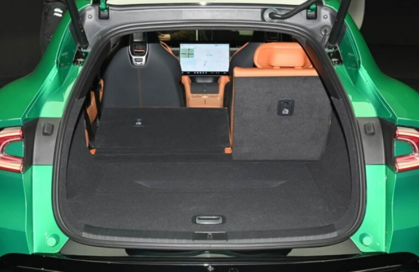 Bagasi belakang mobil listrik Xiaomi YU7. (Xiaomi)