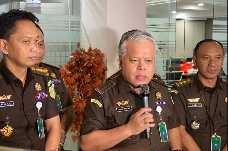 Kepala Pusat Penerangan Hukum (Kapuspenkum) Kejaksaan Agung, Harli Siregar, dalam sebuah diskusi di Jakarta Selatan, Senin (23/6/2025), memaparkan pasal-pasal karet yang bisa menjerat jurnalis. [Suara.com]