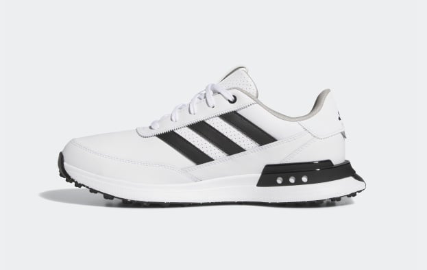 Rekomendasi sepatu golf.
