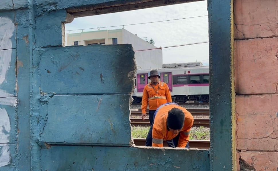 Lokasi prostitusi liar di sekitar Stasiun Jatinegara, Jakarta Timur. [Suara.com/Yasir]