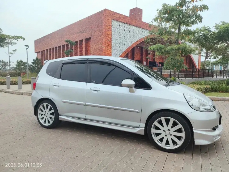 Honda Jazz (2005). (OLX)