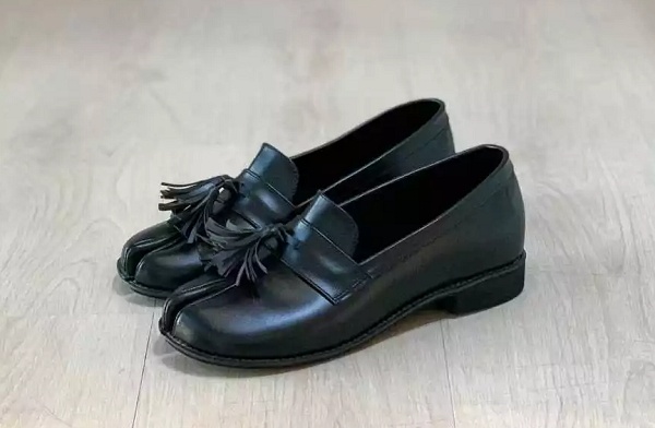 Rekomendasi Tabi shoes dari merek lokal. (Shopee)