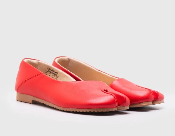 Rekomendasi Tabi shoes dari merek lokal. (Shopee)