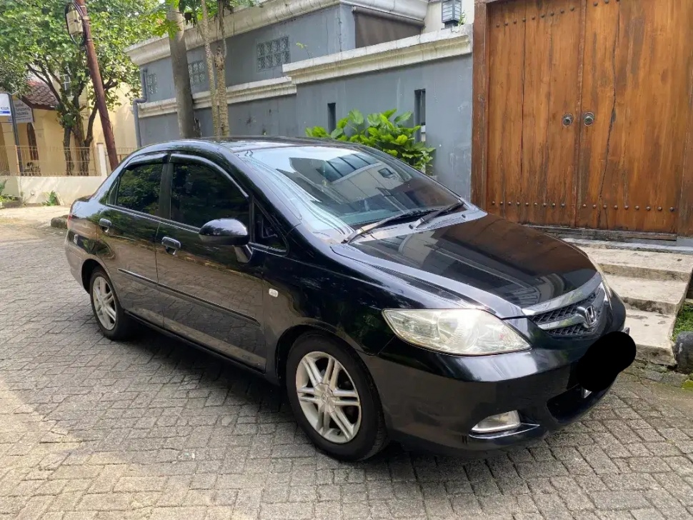 Honda Jazz (2007). (OLX)