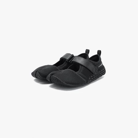 Rekomendasi Tabi shoes dari merek lokal. (Shopee)