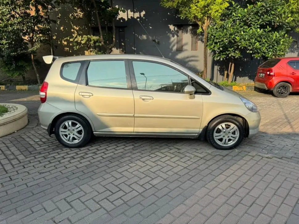 Honda Jazz (2004). (OLX)