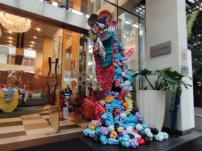 Salah satu instalasi pameran di The 101 Yogyakarta Tugu (Suara.com/Rosiana)
