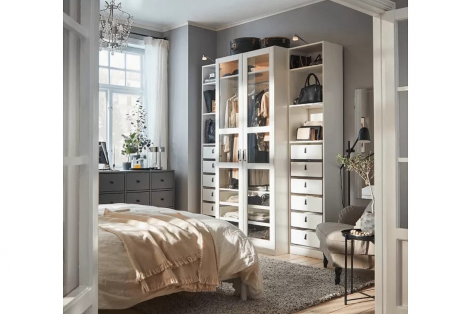 Inspirasi lemari pakaian untuk kamar tidur minimalis. (Ikea)