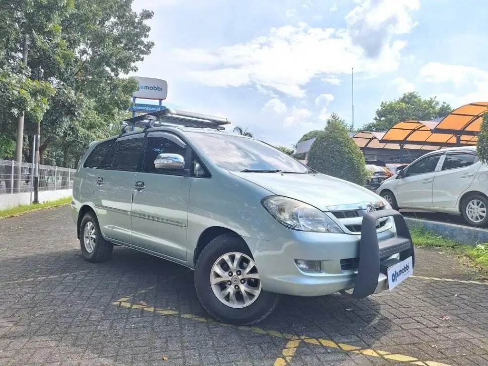 Toyota Kijang Innova (2005). (OLX)