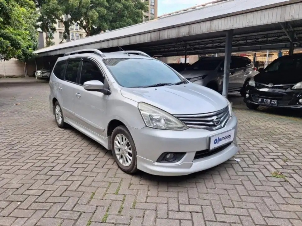 Nissan Grand Livina (2014). (OLX)
