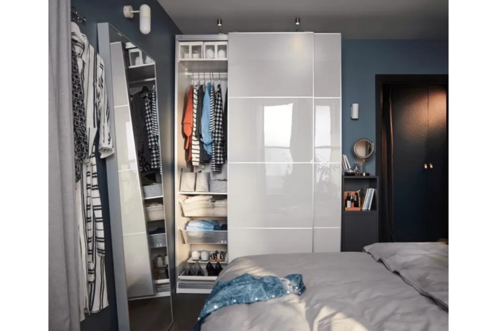 Inspirasi lemari pakaian untuk kamar tidur minimalis. (Ikea)