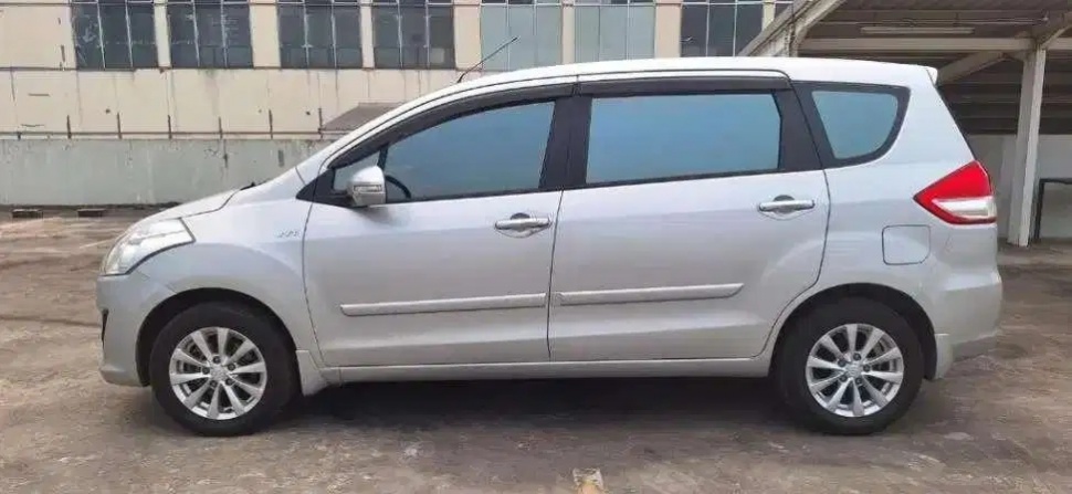 Suzuki Ertiga (2012). (OLX)