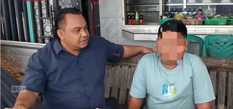 ZI, bocah SD berusia 12 tahun digugat kakek dan neneknya sendiri ke PN Indramayu. Kakek dan neneknya ingin merebut rumah peninggalan ayah ZI yang telah meninggal dunia. [Suara.com]