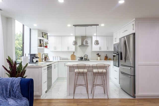 Motif keramik dapur.