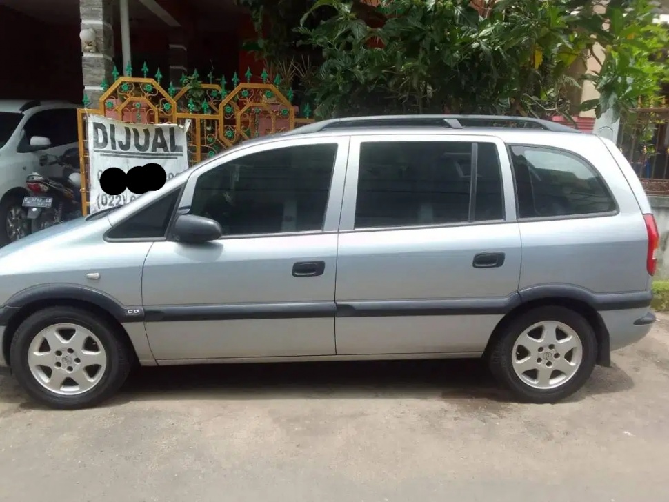 Chevrolet Zafira (2000). (OLX)