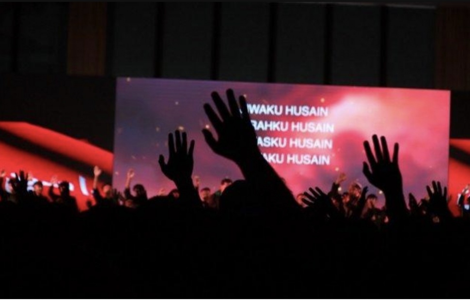 Sekitar tiga ribu jemaah dari Jabodetabek hingga luar Jawa larut dalam peringatan Majelis Asyura Nasional 1447 H di kawasan Taman Mini Indonesia Indah (TMII), Jakarta Timur, pada Minggu (6/7/2025). [dokumentasi]