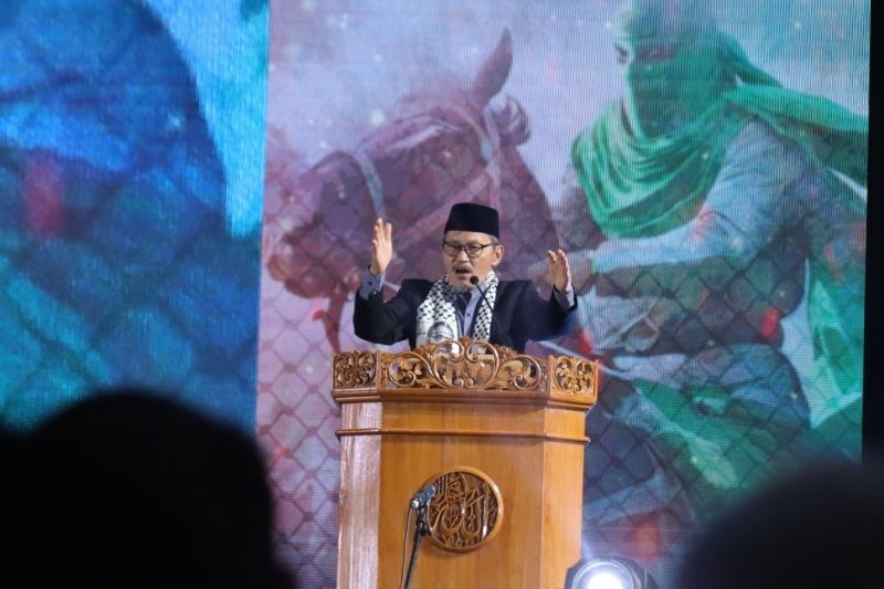 Sekitar tiga ribu jemaah dari Jabodetabek hingga luar Jawa larut dalam peringatan Majelis Asyura Nasional 1447 H di kawasan Taman Mini Indonesia Indah (TMII), Jakarta Timur, pada Minggu (6/7/2025). [dokumentasi]
